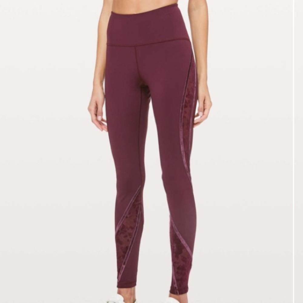 SOLD Lululemon Wunder Under 28" FlockedVelvet Tght